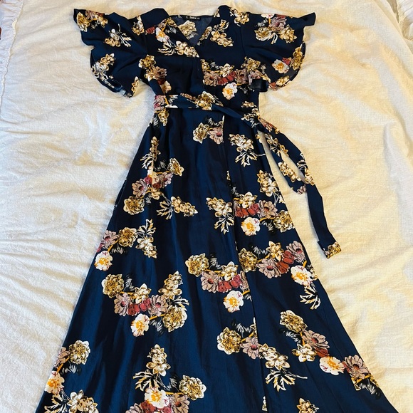 SHEIN floral printed overlap maxi with belt - Picture 2 of 8